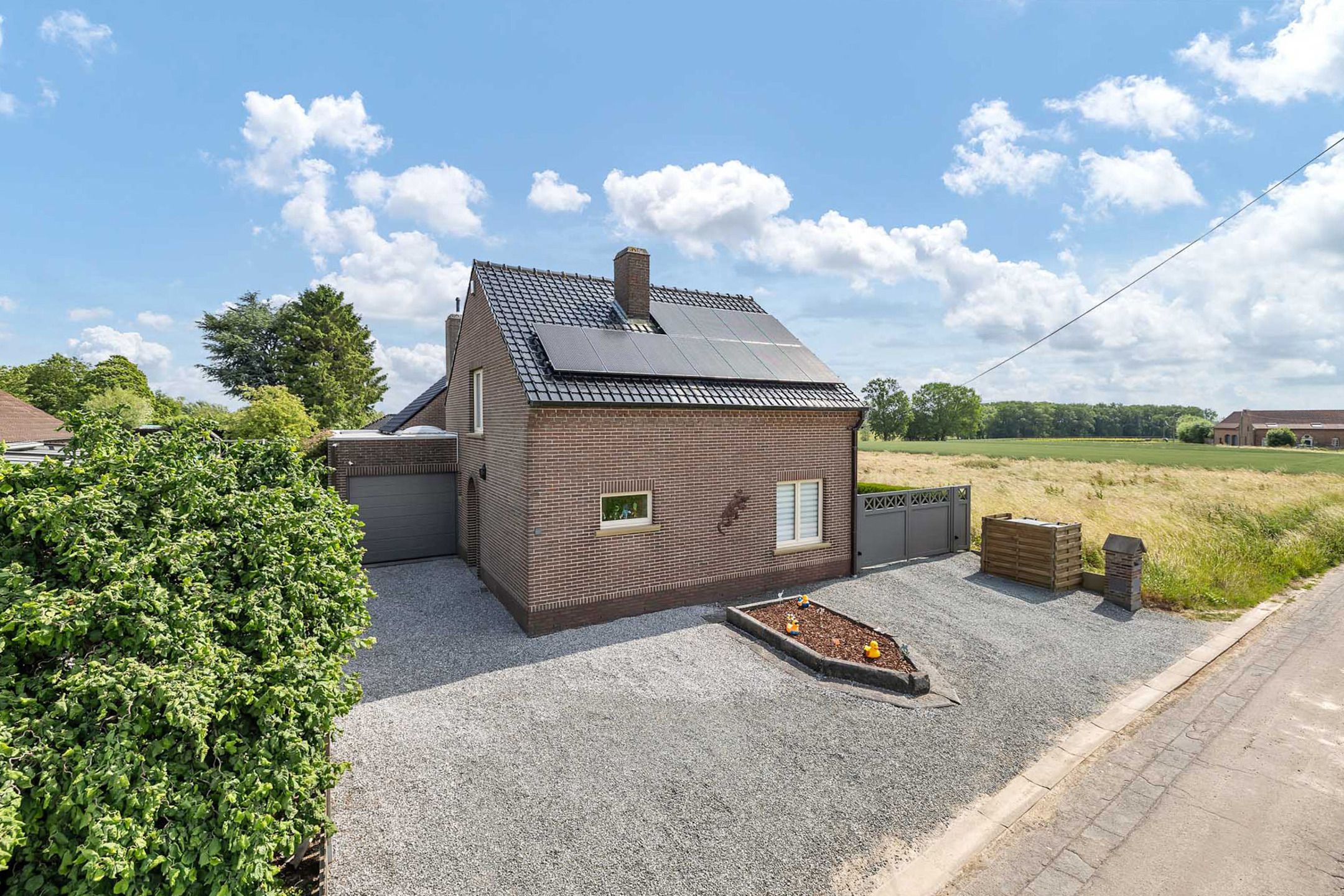 Ruime, prachtig gelegen woning met diverse mogelijkheden foto {{pictureIndex}}
