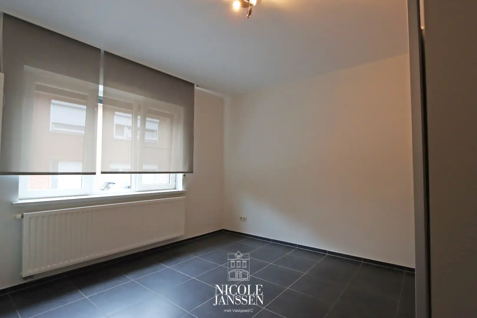 Mooi gerenoveerd gelijkvloers appartement met terras in centrum Bree foto 7