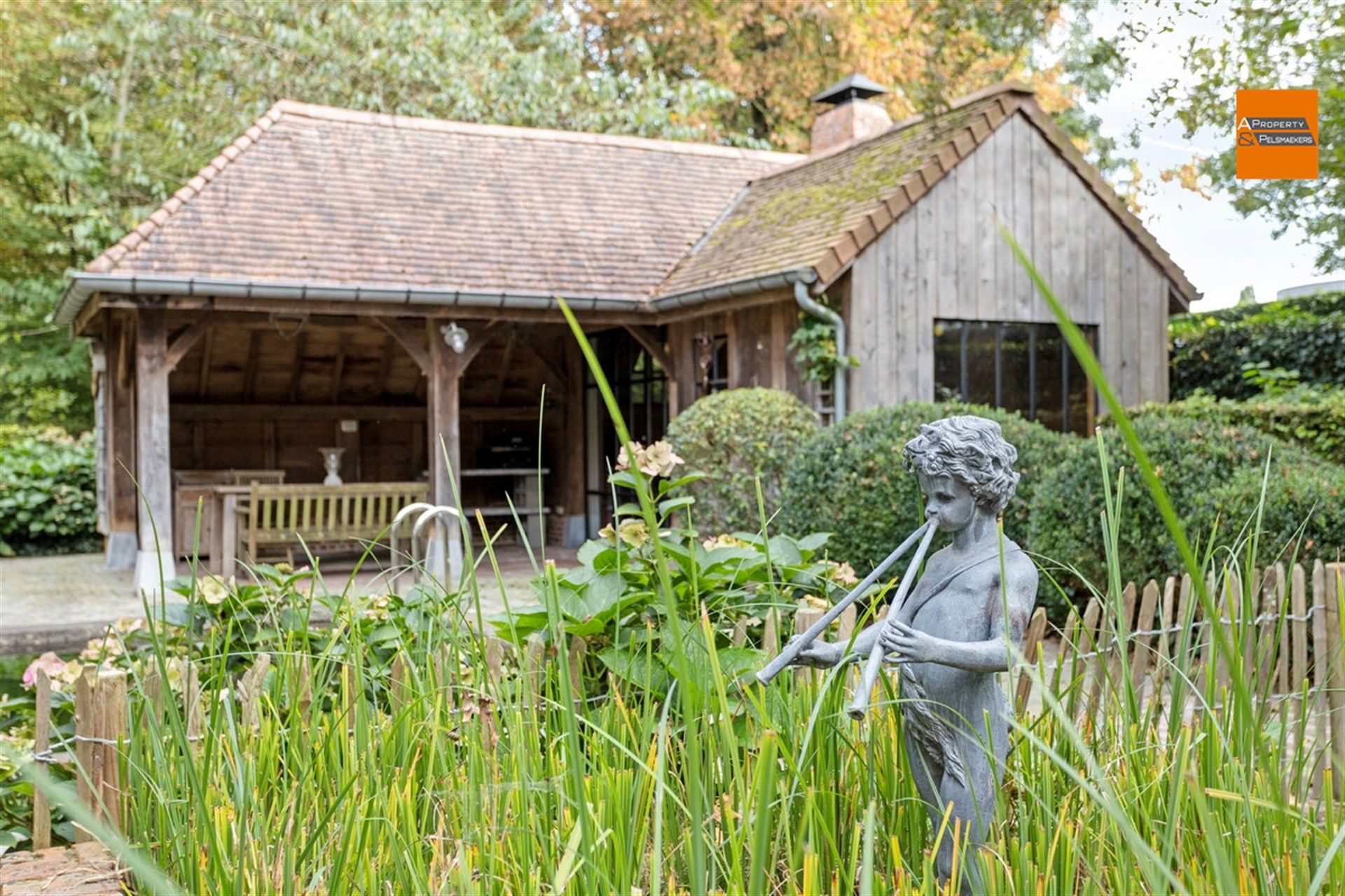 Prachtige villa 6 slaapkamers  met engelse stijl tuin. foto 31