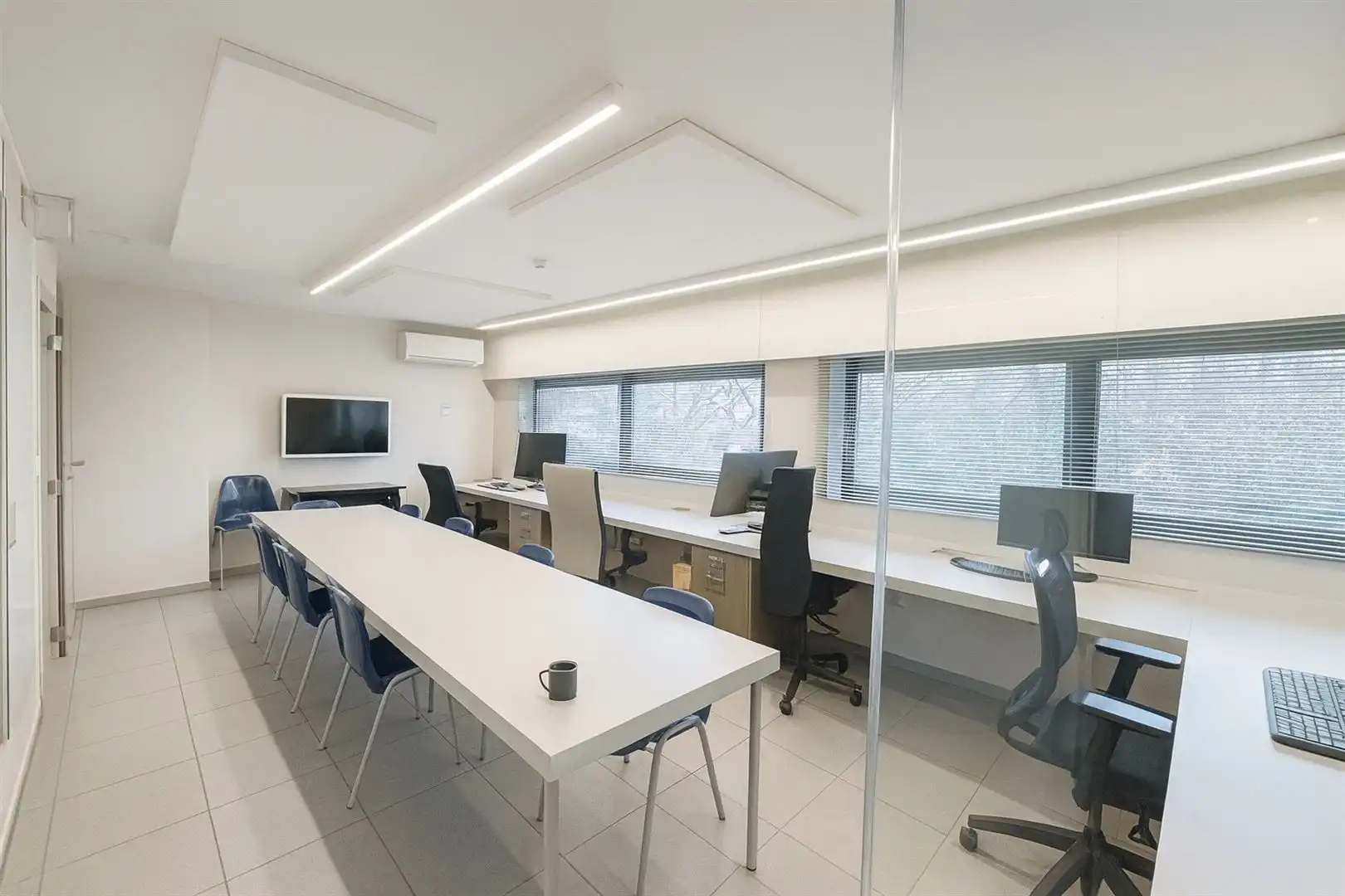 Uniek kantoorgebouw met duplex appartement te koop foto 9