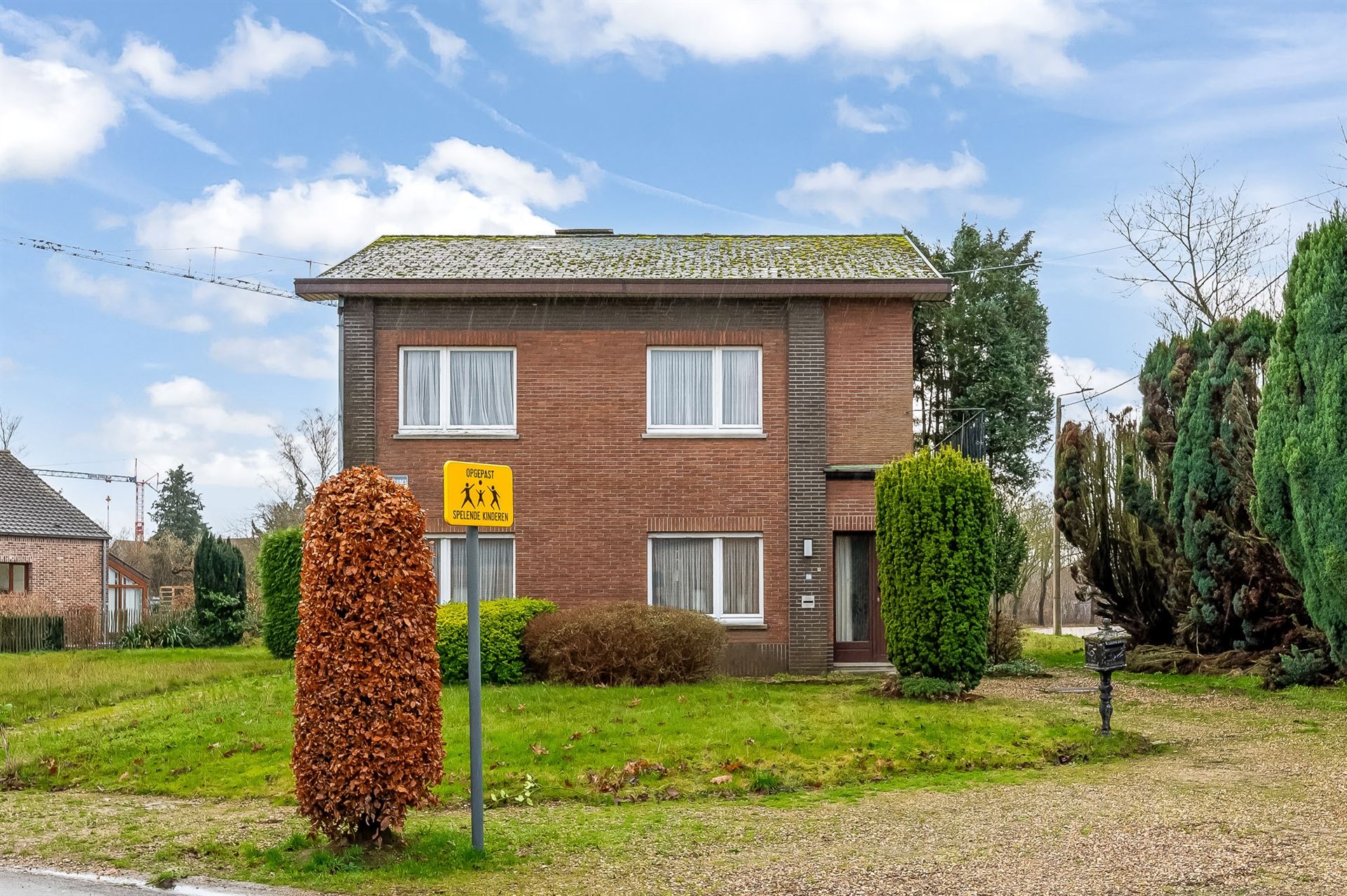 Ruime woning met 3 slaapkamers en leuke zuidgerichte tuin foto 1