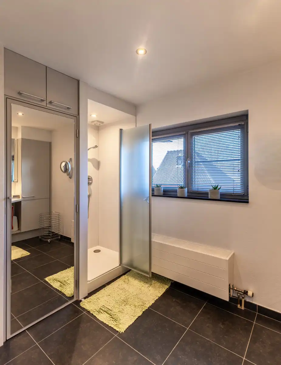 Ruime woning met praktijkruimte foto 10