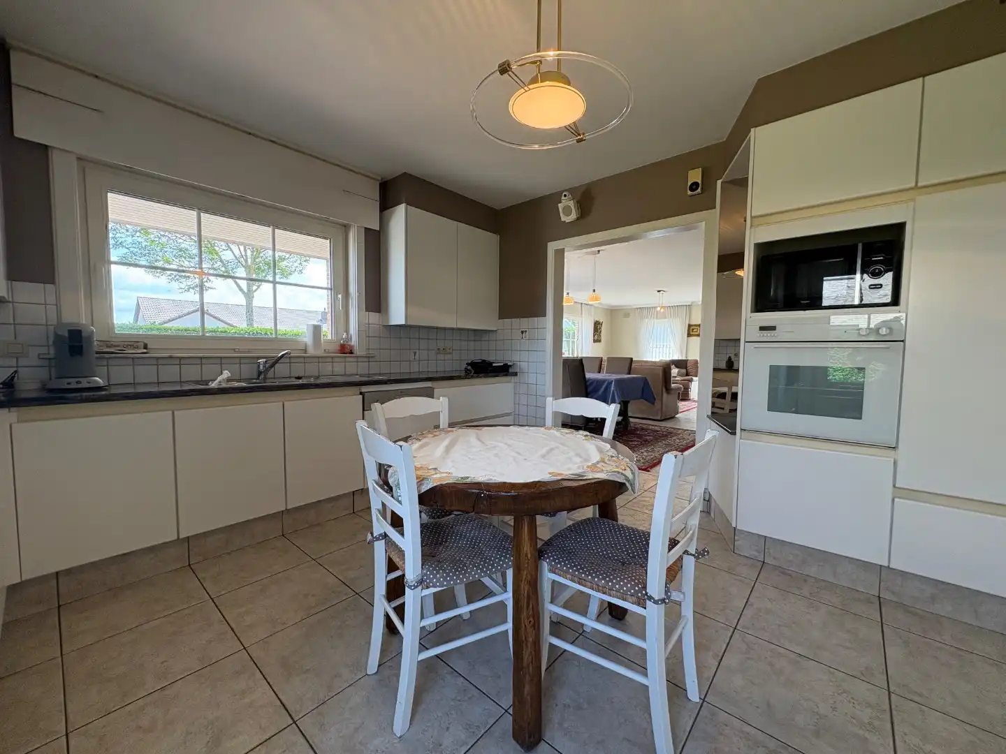 Ruime villa op perceel van 758 m² met 4 slaapkamers  foto 10