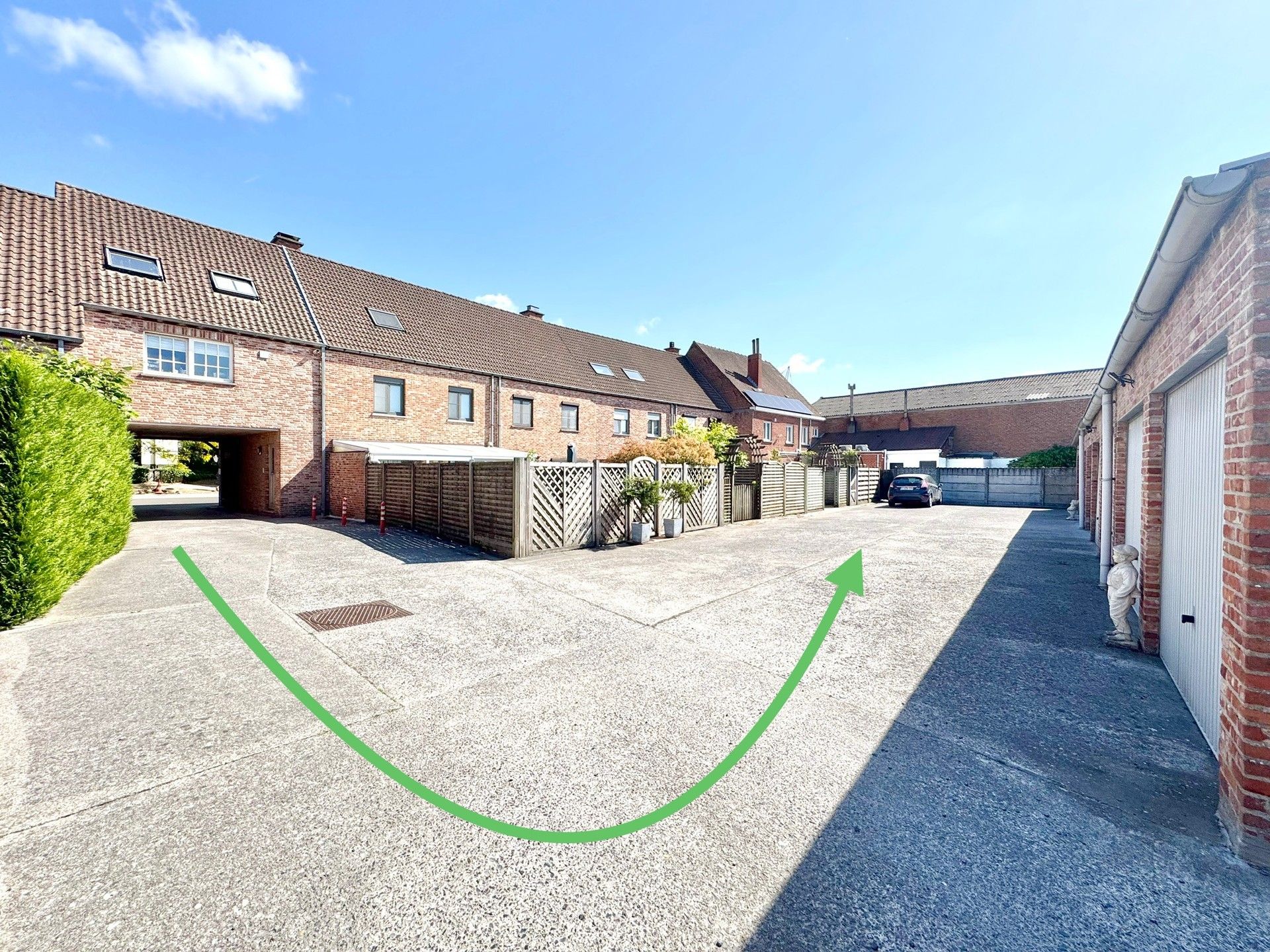 INSTAPKLARE WONING MET 3 SLPKS, TUIN & DUBBELE GARAGE foto 16
