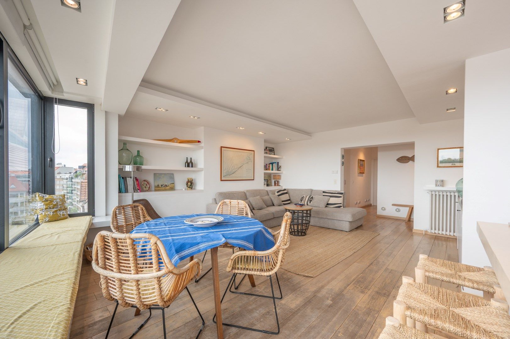 Mooi gemeubeld appartement op de Kustlaan met prachtig zicht foto 3