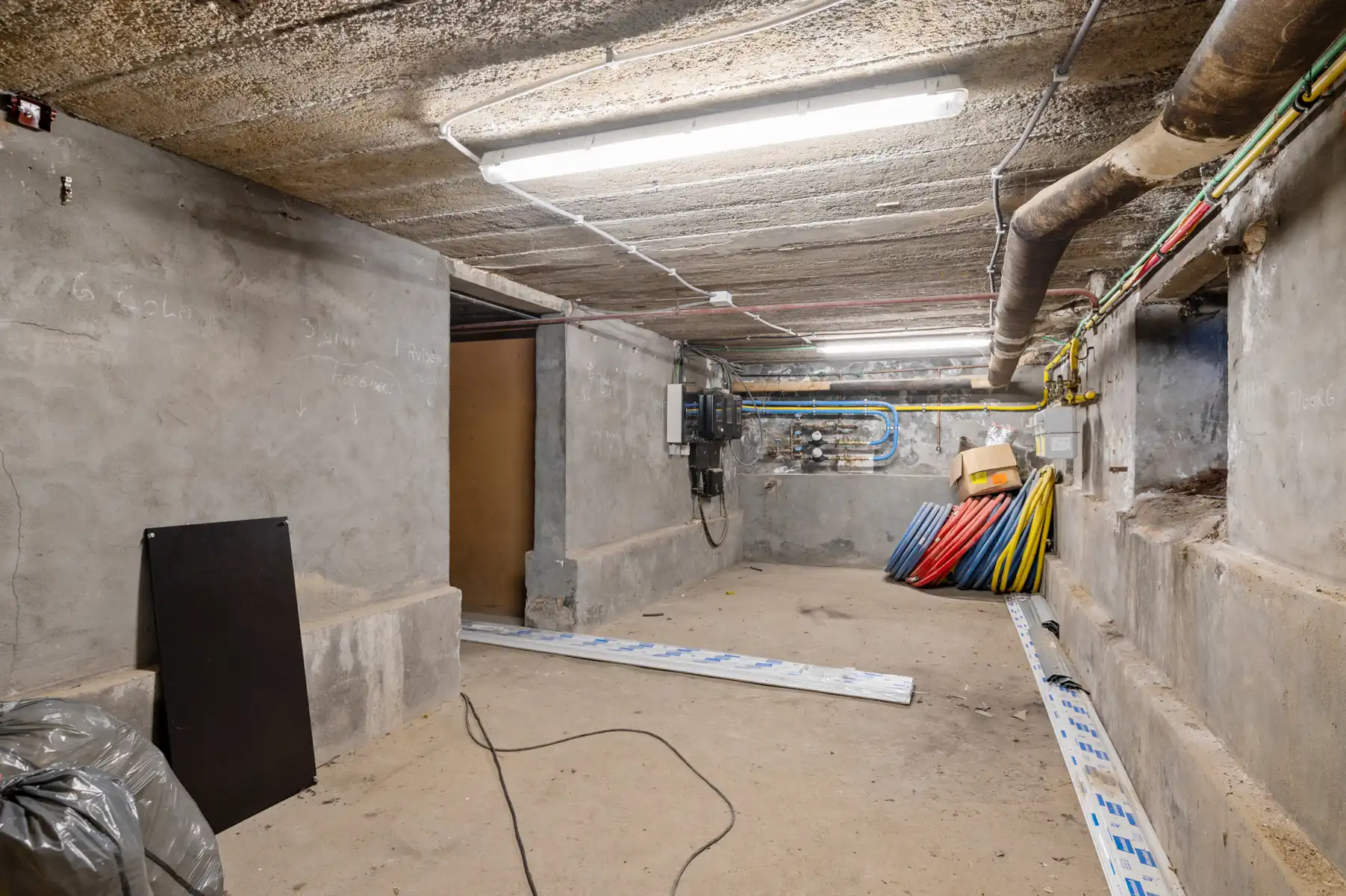 Ruim handelspand van ca. 165 m² op een commerciële locatie. foto 15