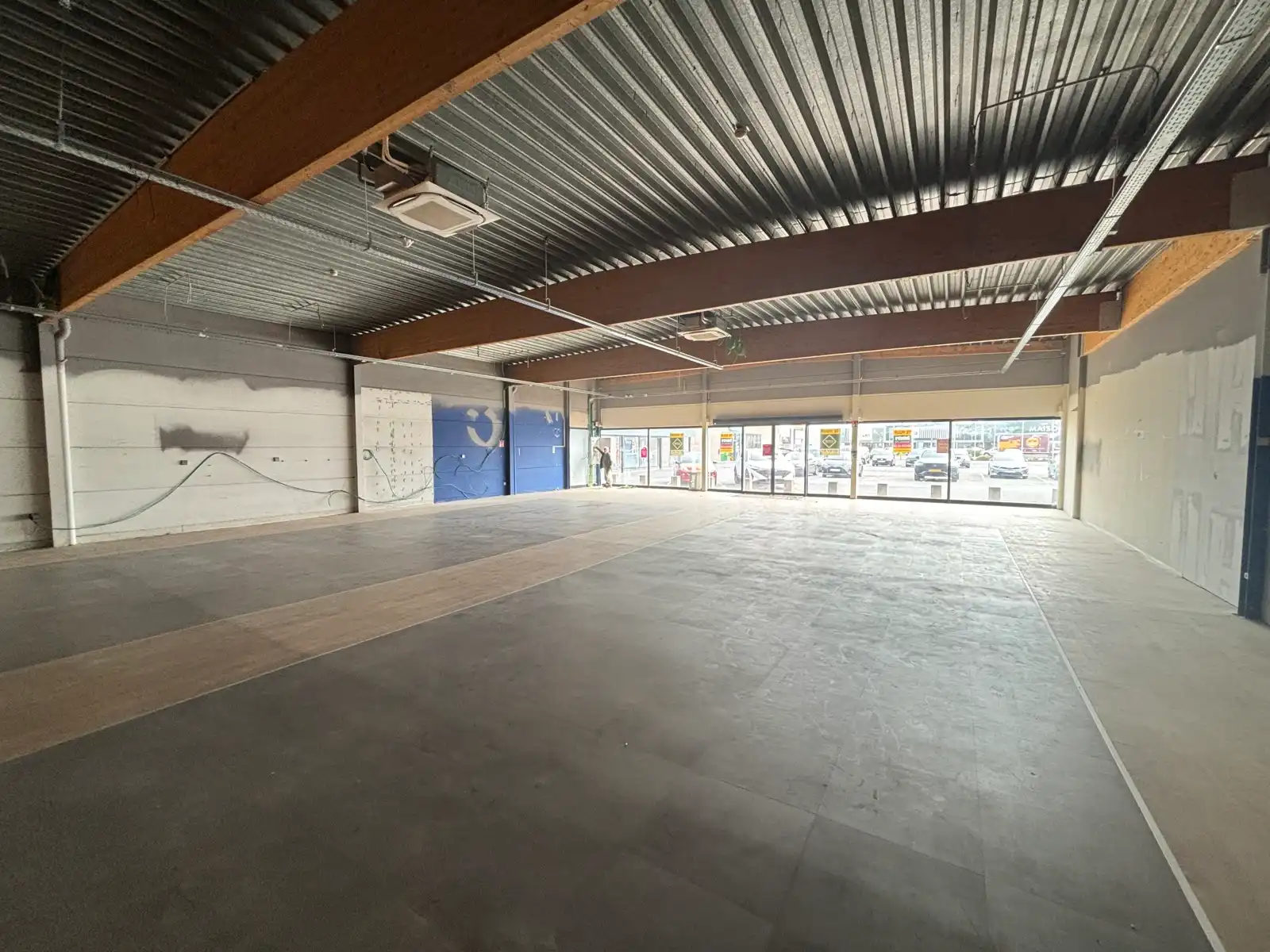 Baanwinkel 431 m² te huur – Roeselare foto 3