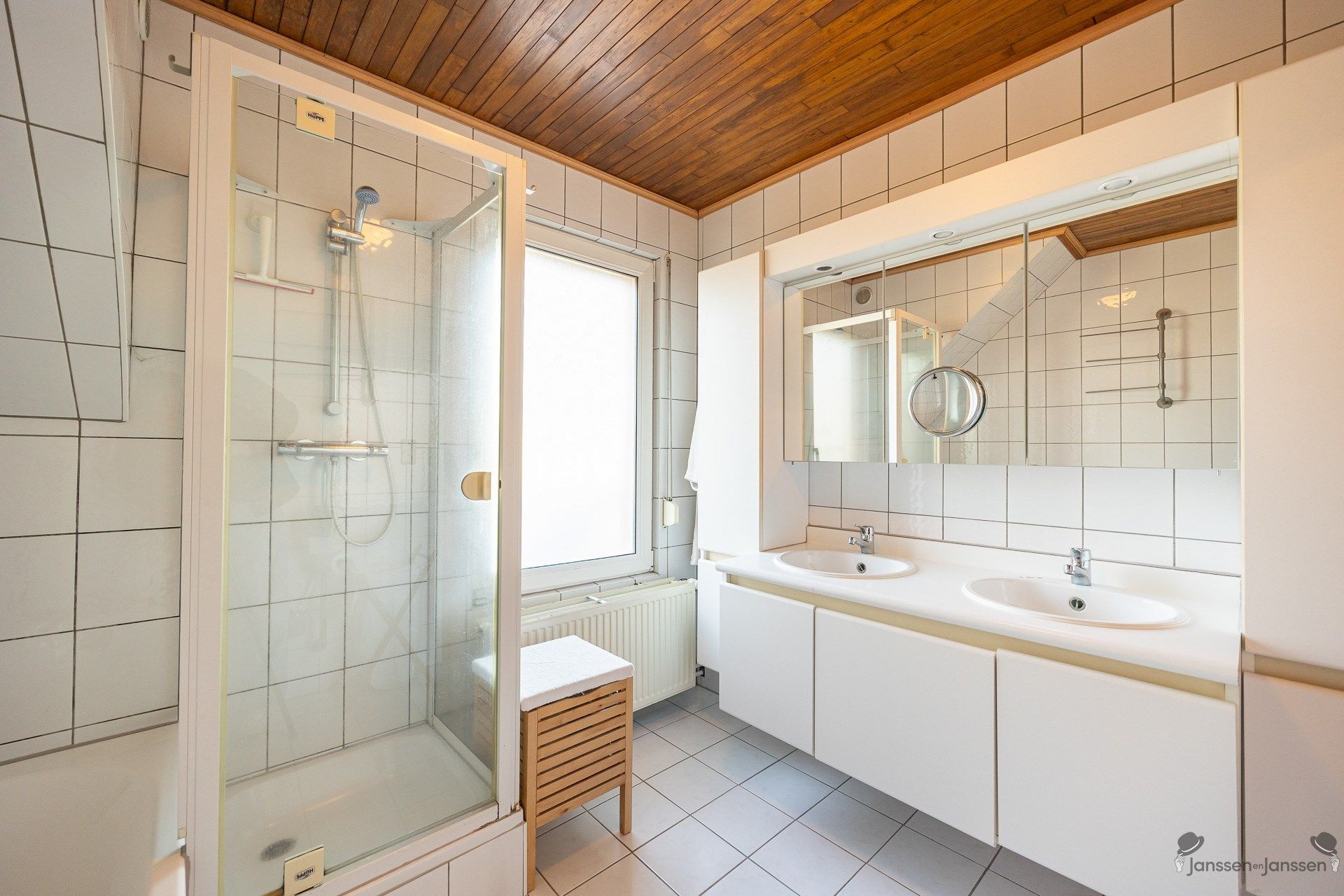 Ruime woning met bijgebouw op een perceel van 497m². foto 14