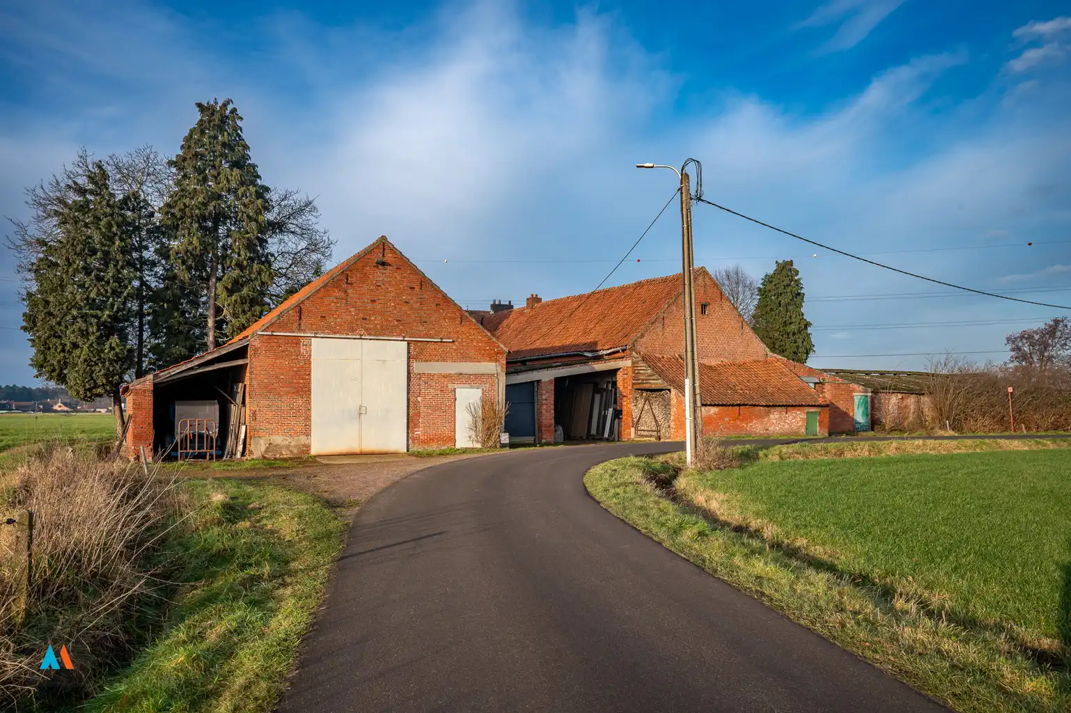 Boerderij met stallen op 1 ha foto 4