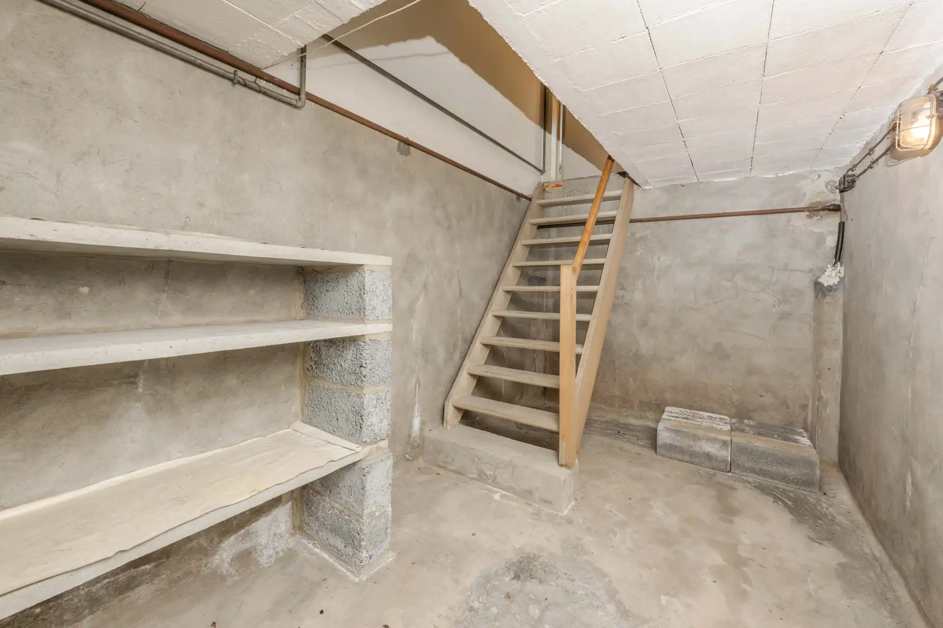 Kloeke woning met 3 slaapkamers en tuin/ bouwgrond TE KOOP in Meulebeke! foto 8