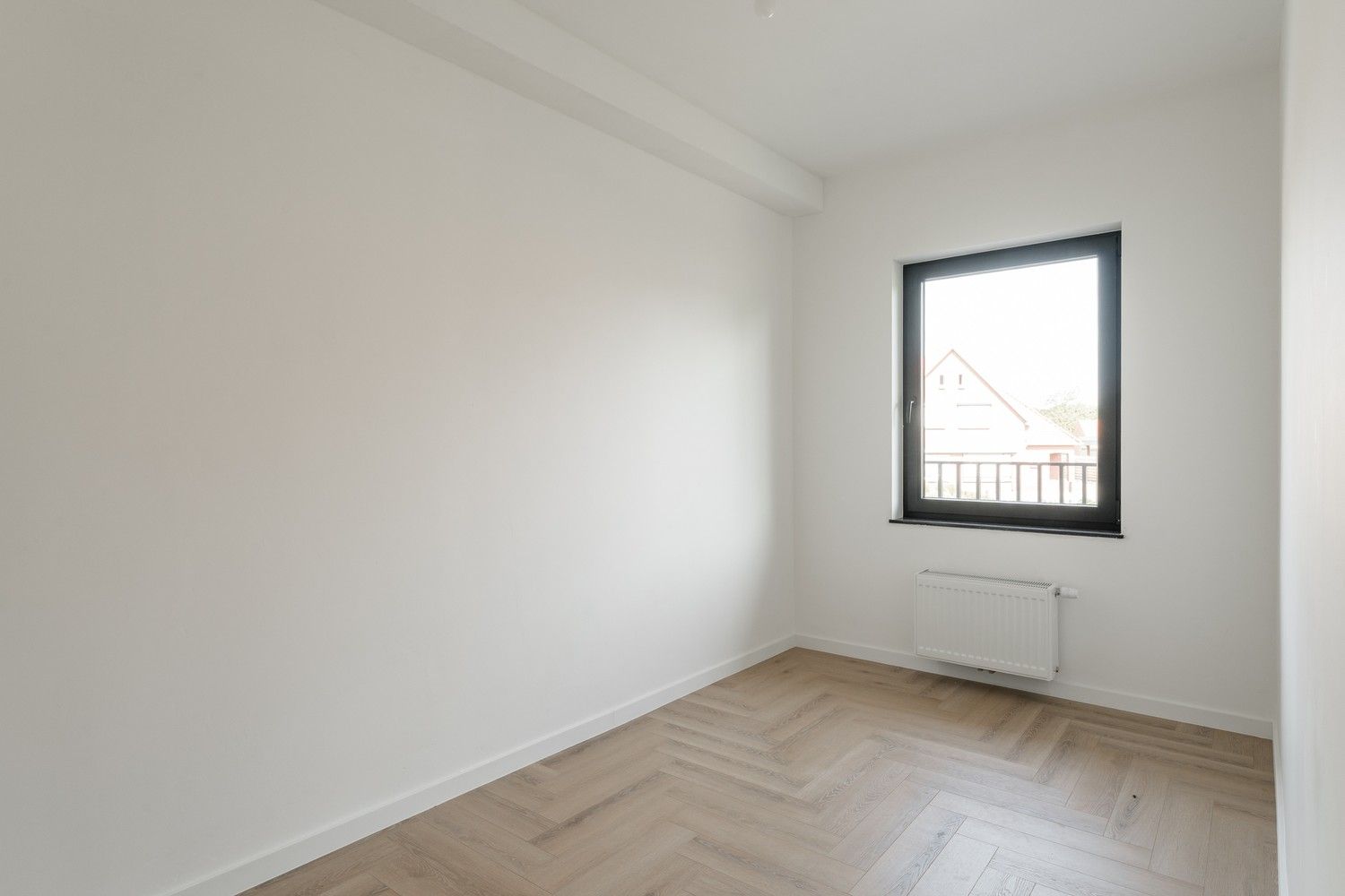 Prachtig 3 slaapkamer appartement met garagebox en privatieve berging foto 17