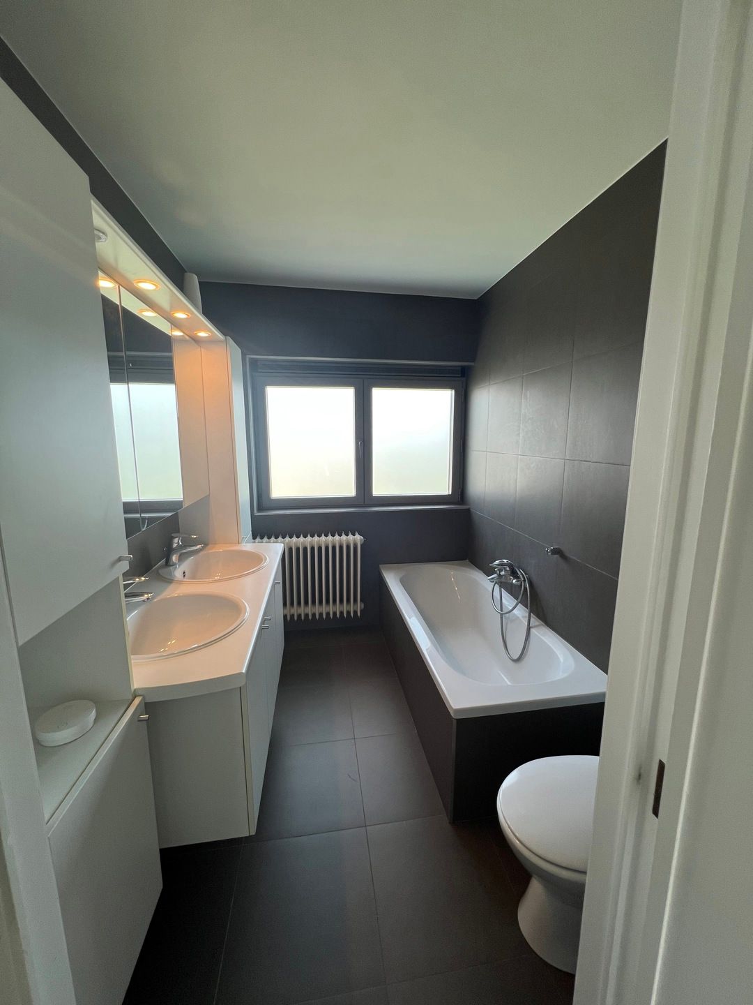 Zeer ruime woning met 4 slaapkamers nabij centrum. foto 15