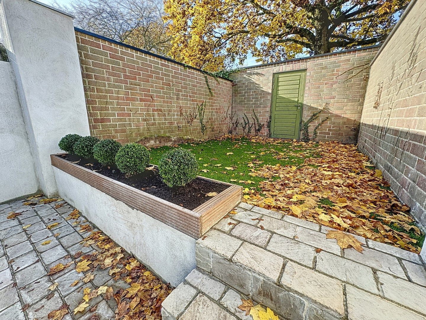 Volledig gerenoveerde woning met 2 grote slaapkamers en mooie tuin foto 19