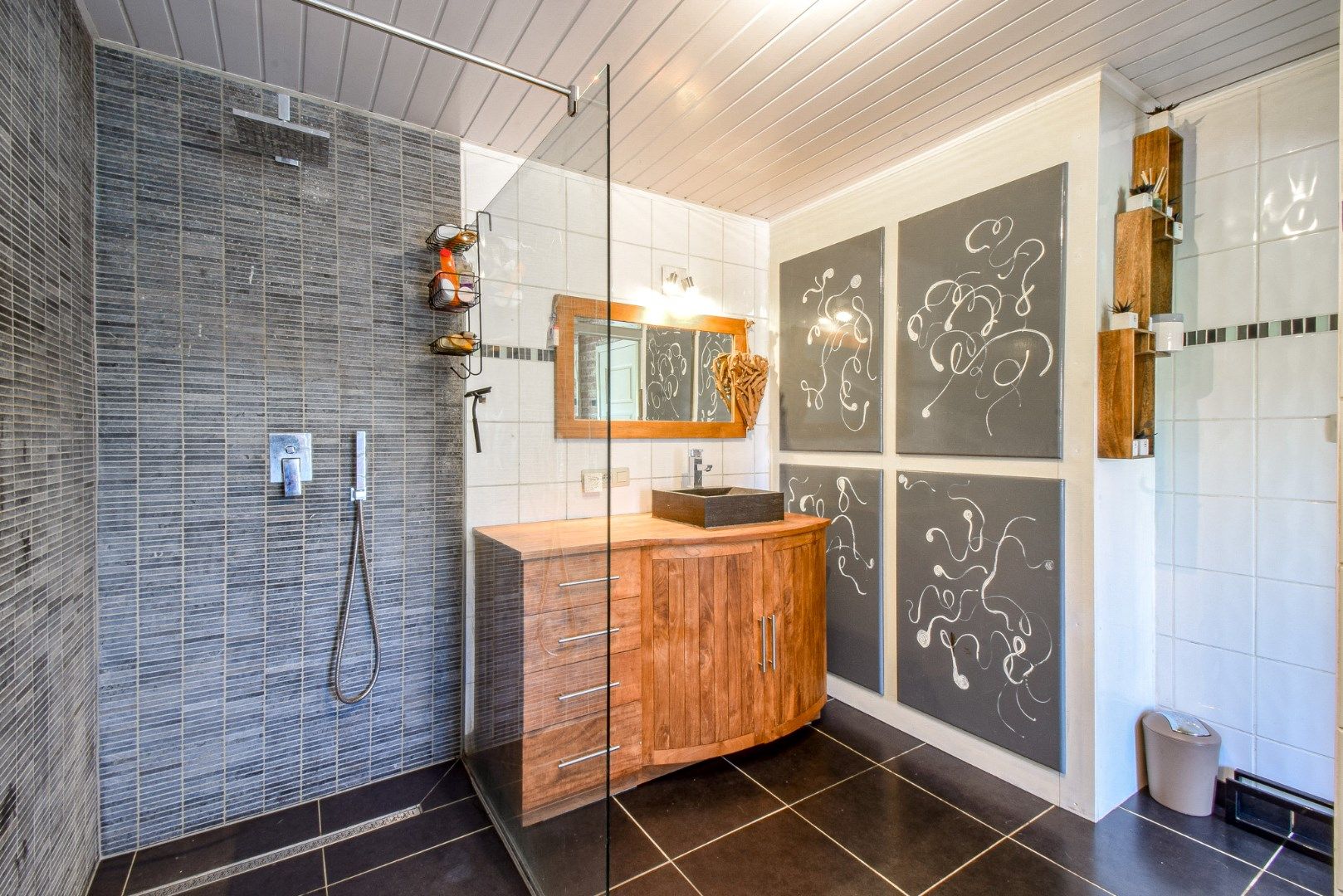 Rustig gelegen halfopen gezinswoning met ruime tuin en garage foto 16