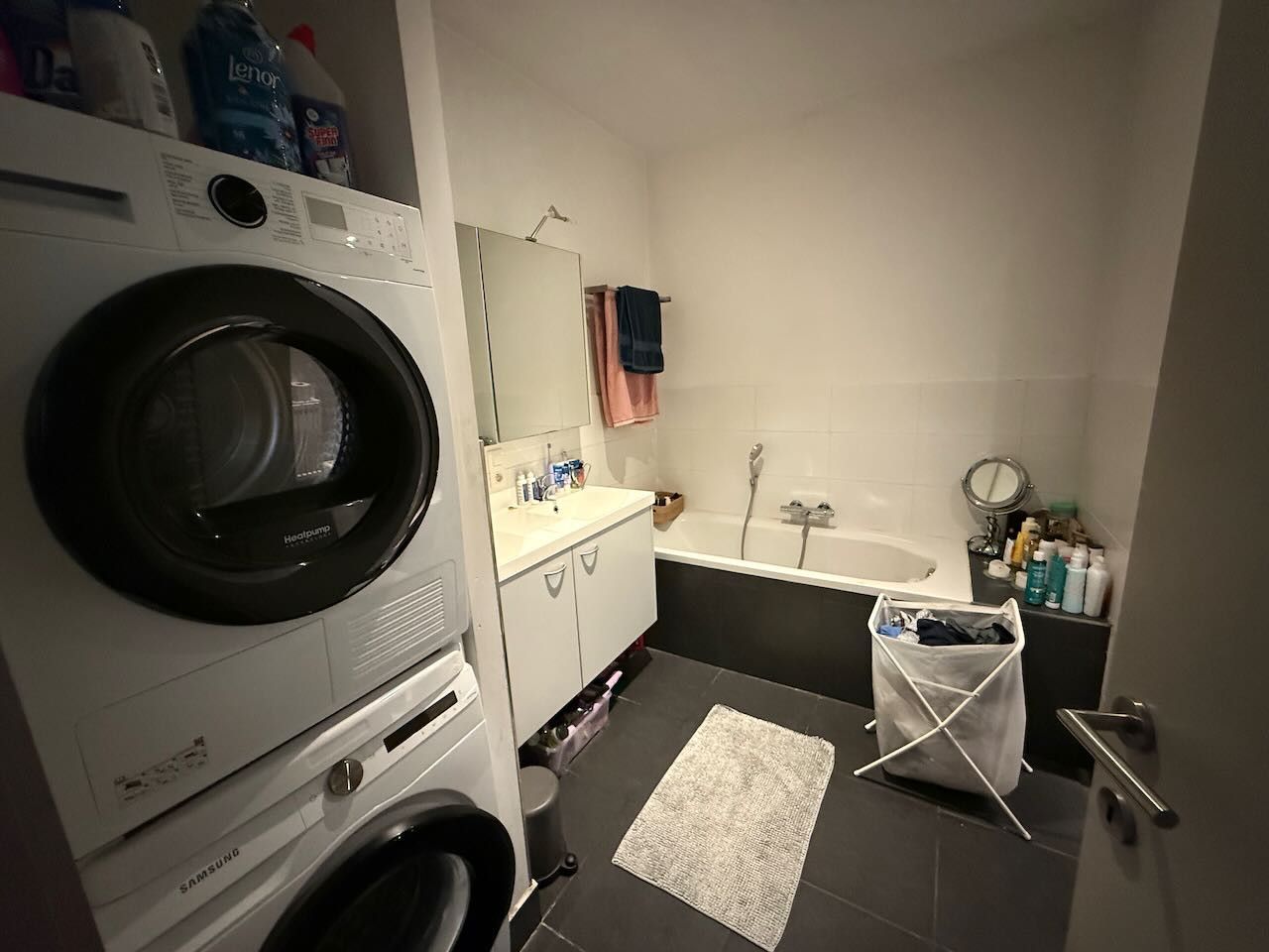 In het hart van Antwerpen, maar toch in een rustige straat, bevindt zich dit appartement foto 11