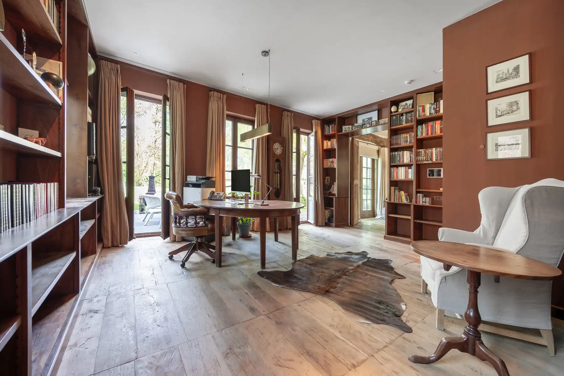 Schitterend domein van 7,7 ha met prachtige villa, zwembad, guesthouse, ruime schuur en uitgebreide paardenfaciliteiten. foto 9