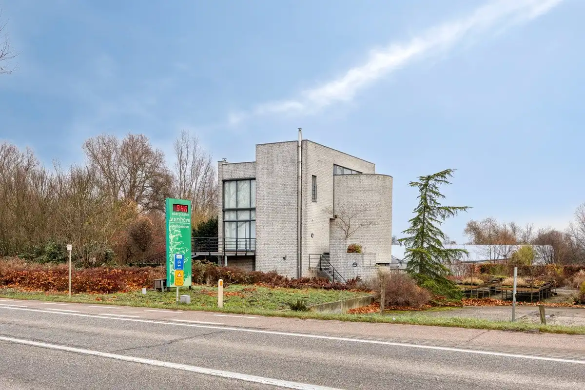 Tuinbouwcentrum met ruime woning op een perceel van 4,26 hectare foto 8