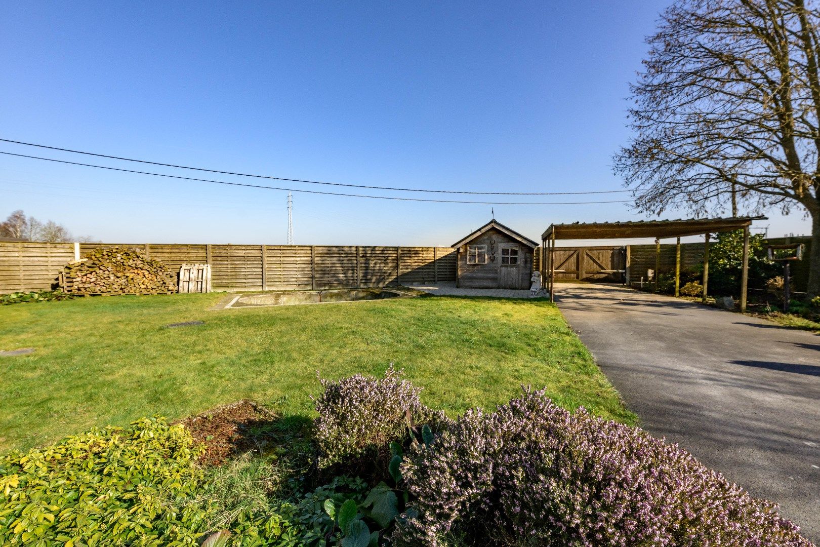 RUSTIG GELEGEN HALF OPEN BEBOUWING OP 692 m² TE OOSTROZEBEKE foto 2