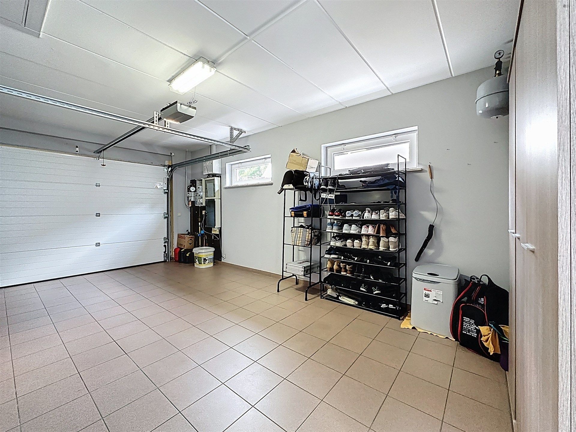 Moderne energiezuinig bungalow met garage op gunstige locatie! foto 19
