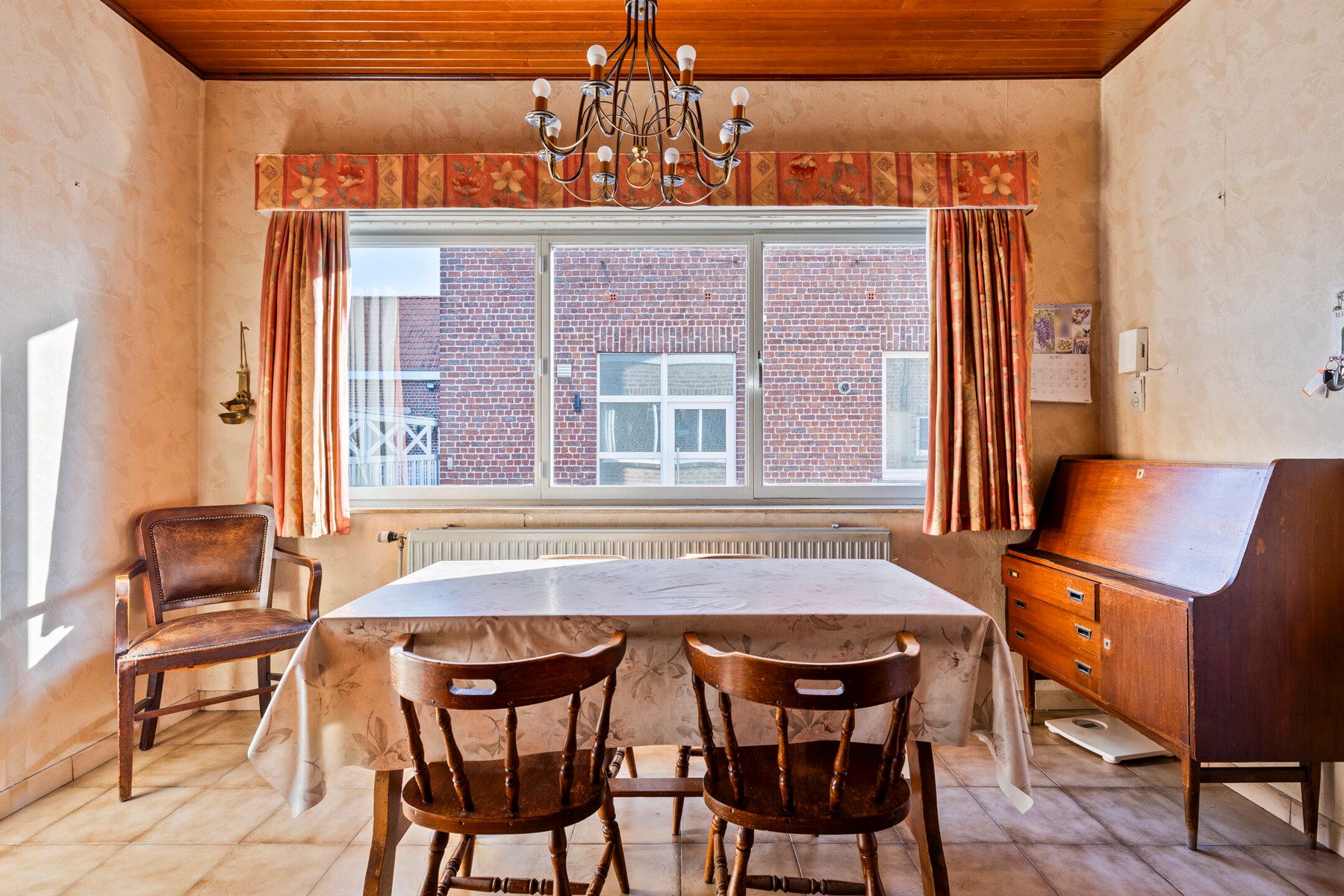 Gezinswoning met 4 slaapkamers, 2 badkamers, garage en tuin foto 6
