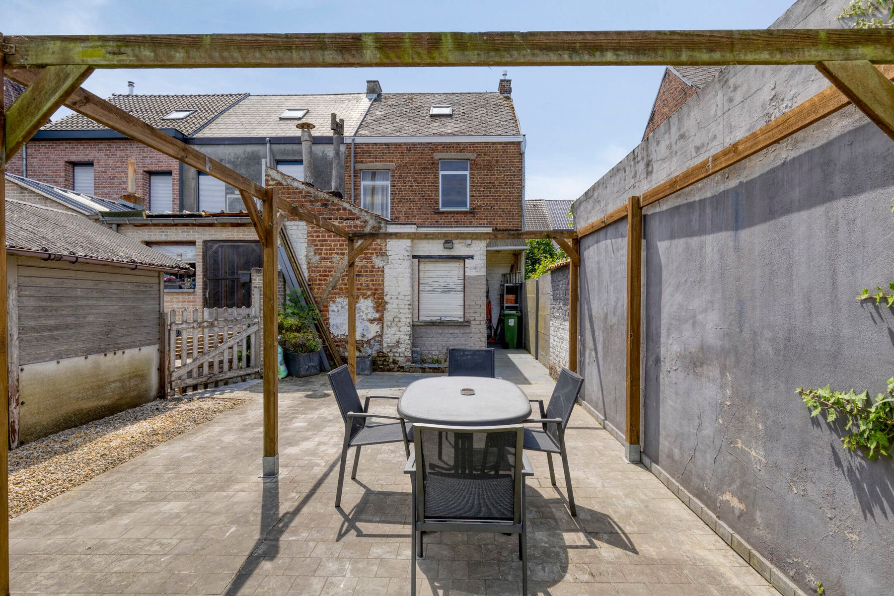 Te renoveren woning met 2slpk (mogelijkheid 3) en tuin! foto 17