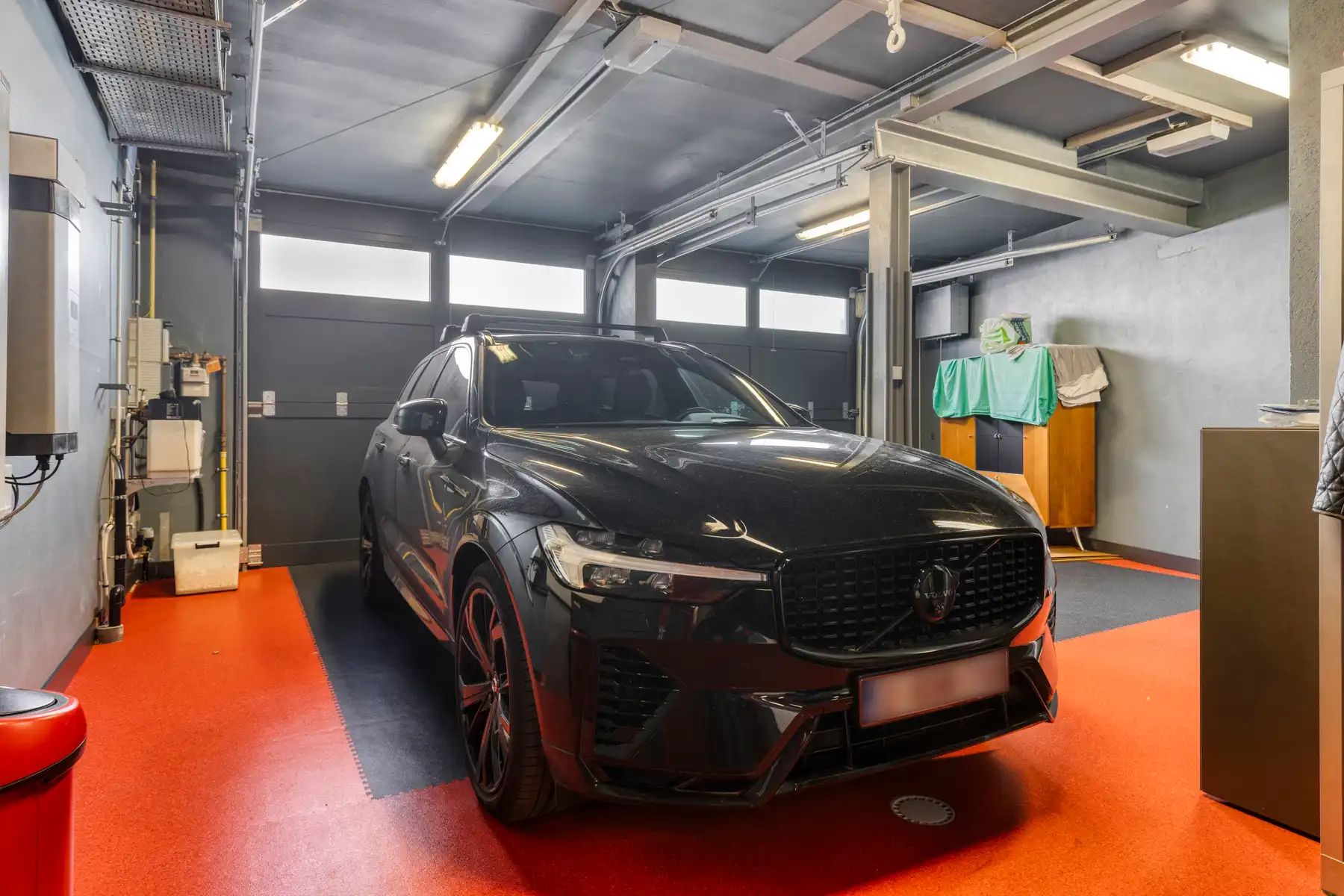 Gerenoveerde (2010) burgerwoning met dubbele garage foto 24