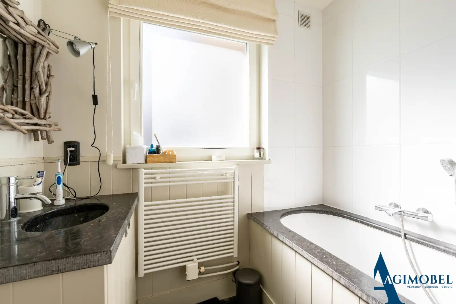 Beleef een vakantie aan zee met landelijke charme  in dit ruim appartement met terras/koer en 3 grote slaapkamers, 200m van het strand. foto 11