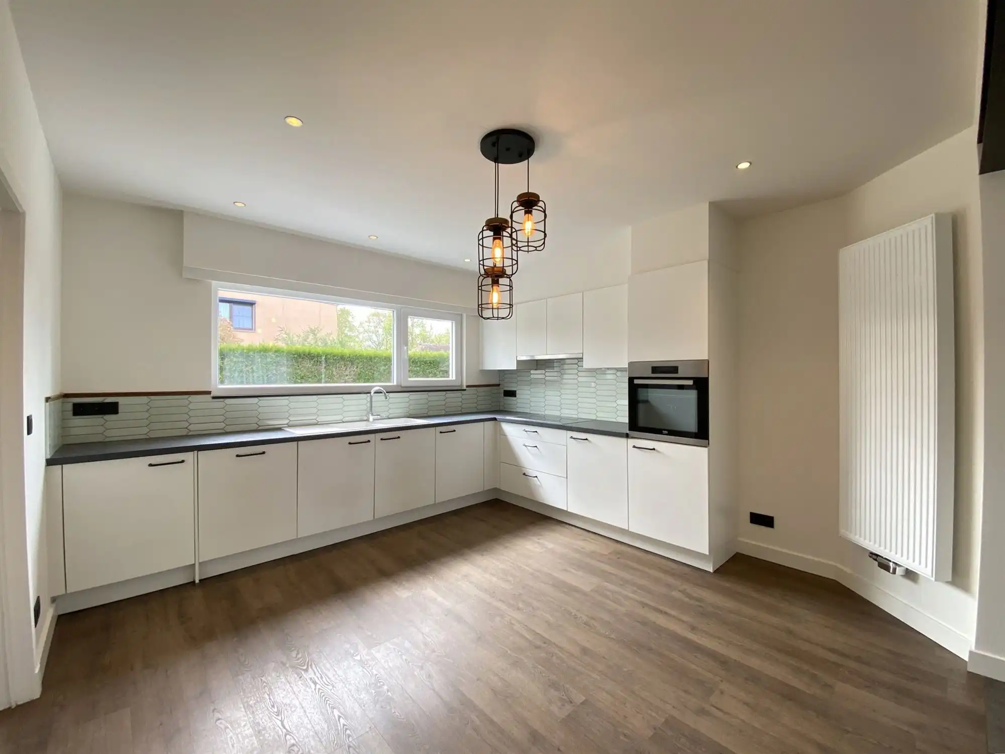 prachtig gerenoveerde woonst met 5 slaapkamers en 2 garages foto 8