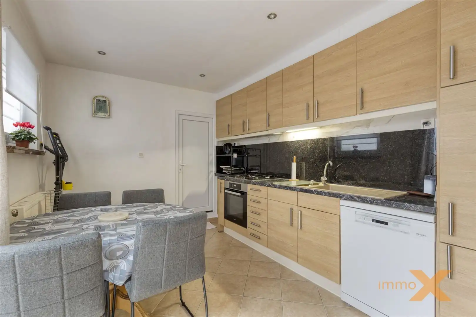 INSTAPKLARE GEZELLIGE WONING foto 9