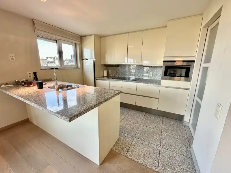Exclusieve penthouse met 2 slaapkamers, royaal zonneterras en uniek groen uitzicht foto 8