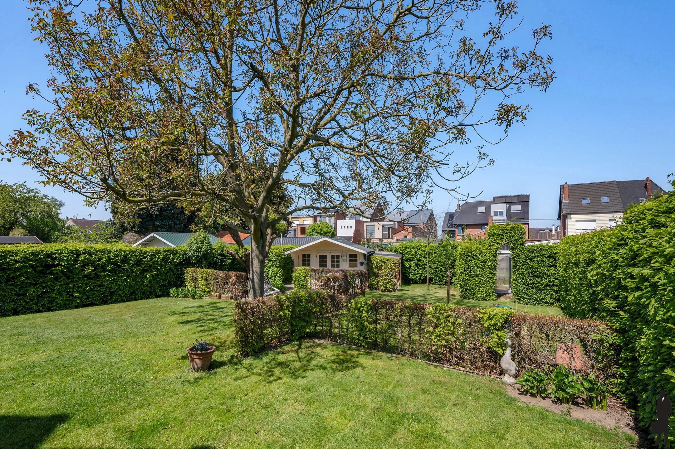 Ruime woning (ca. 225m²) met 3 grote slk’s, garage en mooie tuin op 726m² foto 22