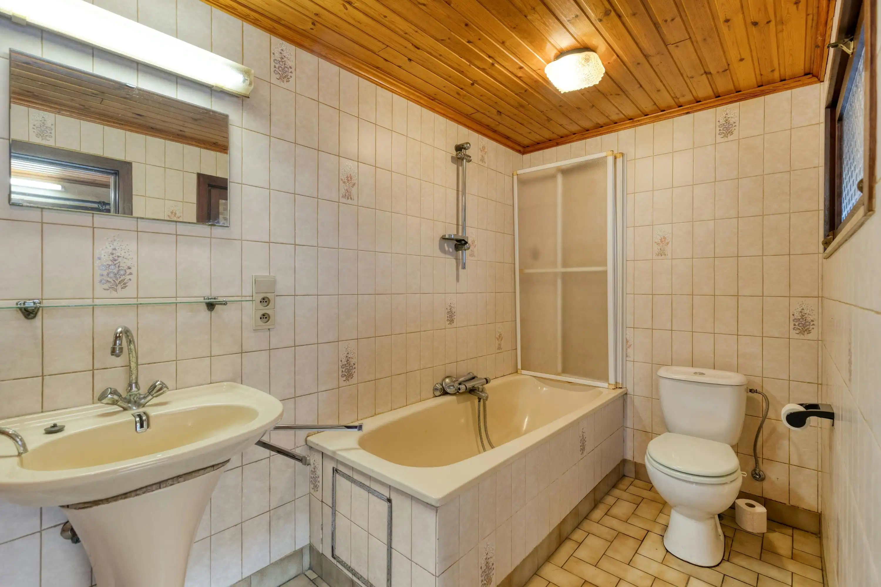 Huis te koop in Woesten met 3 kamers, garage en tuin foto 17