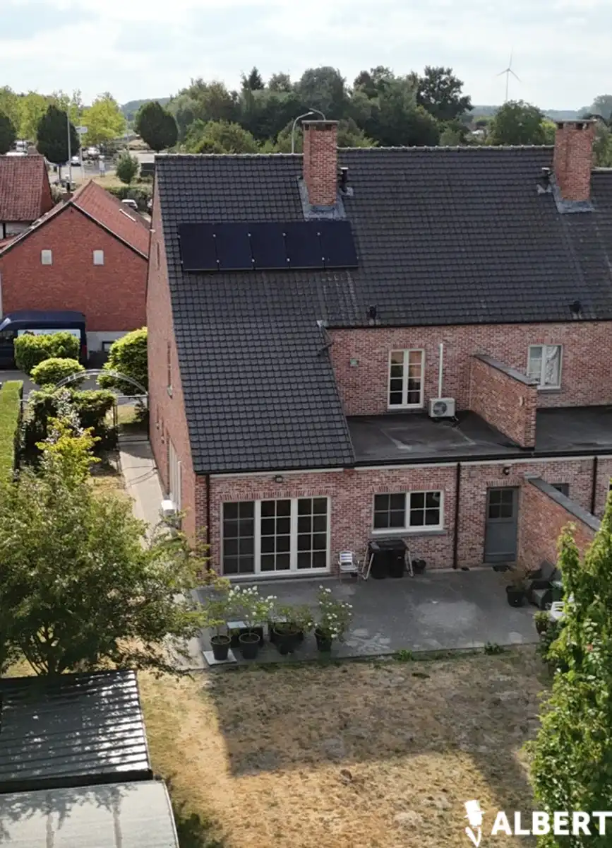 Charmante halfopen woning in een rustige, doodlopende straat foto 3