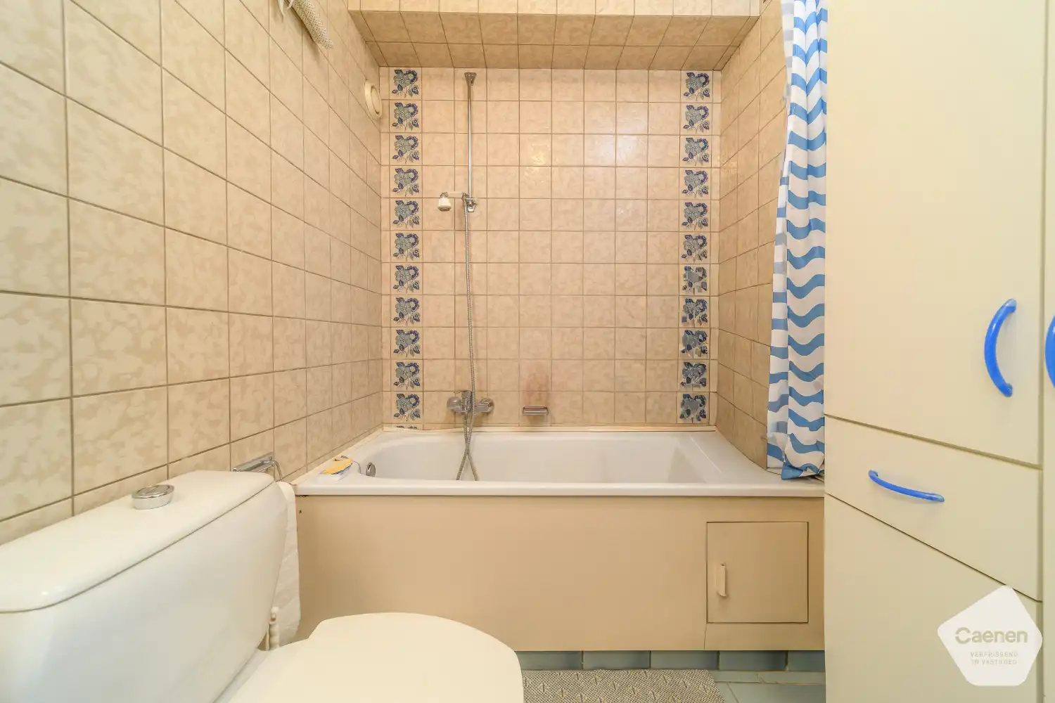 Te renoveren of op te frissen studio met zonnig terras en staanplaats inbegrepen foto 12