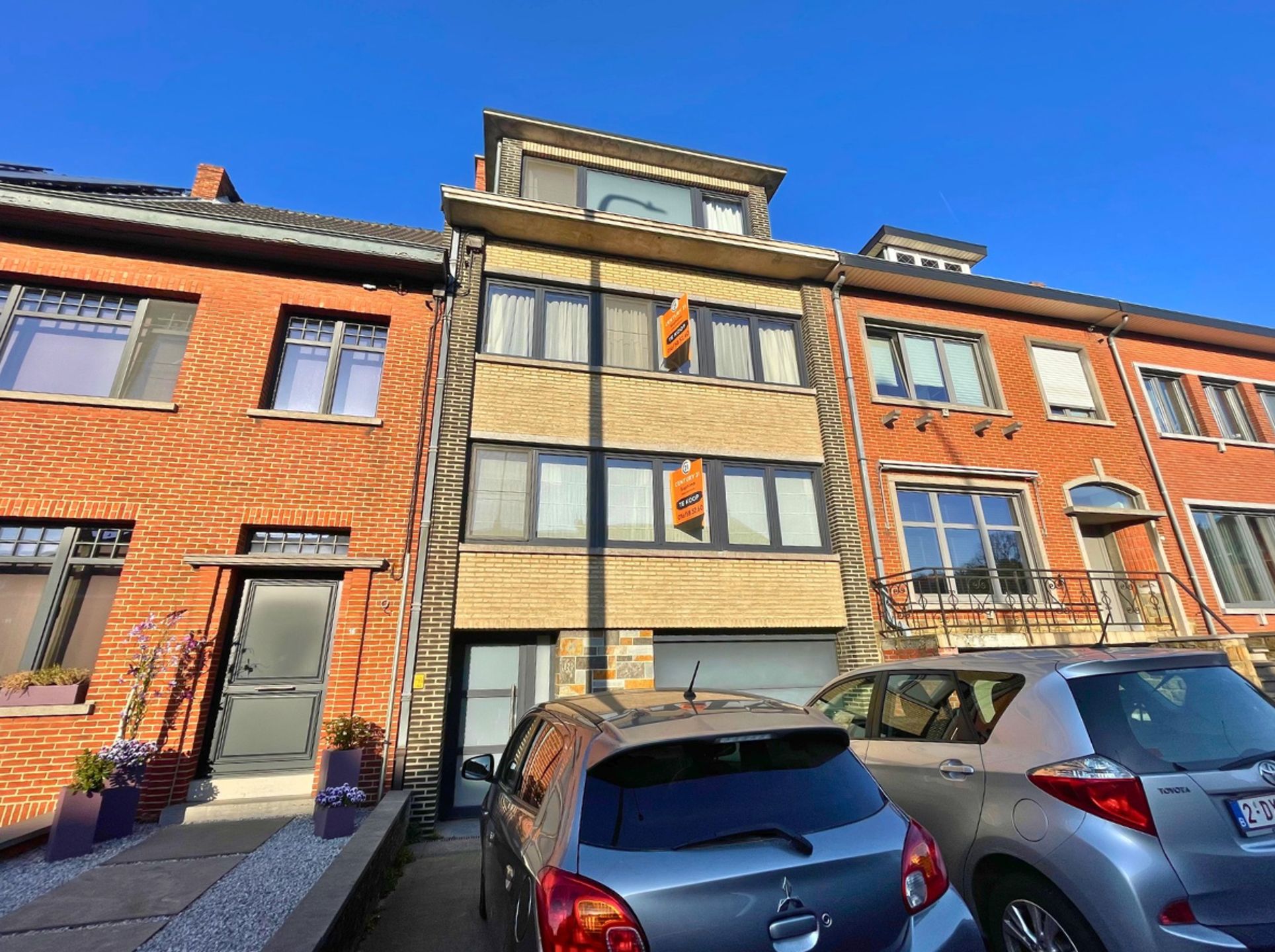 Appartementsgebouw op uitstekende locatie foto {{pictureIndex}}