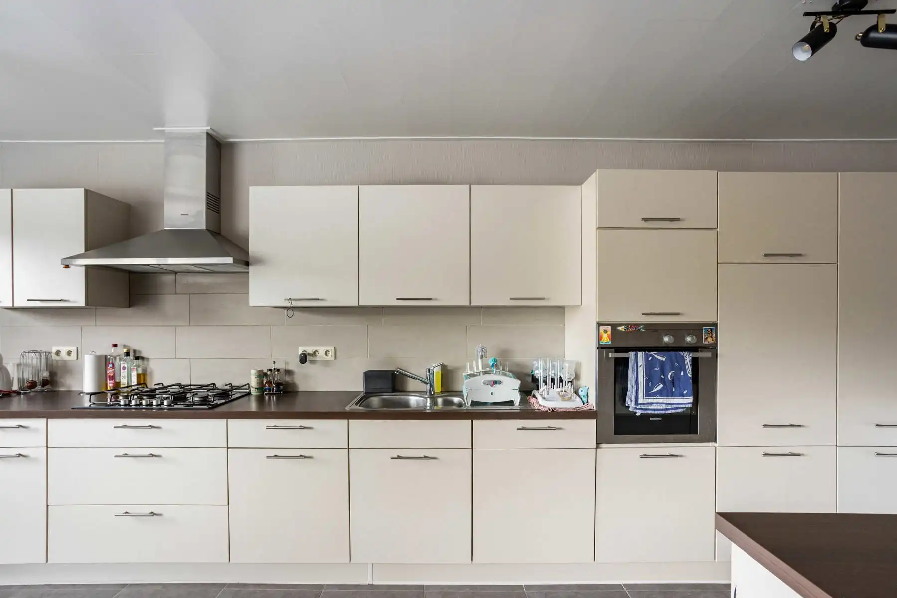 Instapklare woning met 3 slaapkamers, zonnige tuin en rustige ligging! foto 8