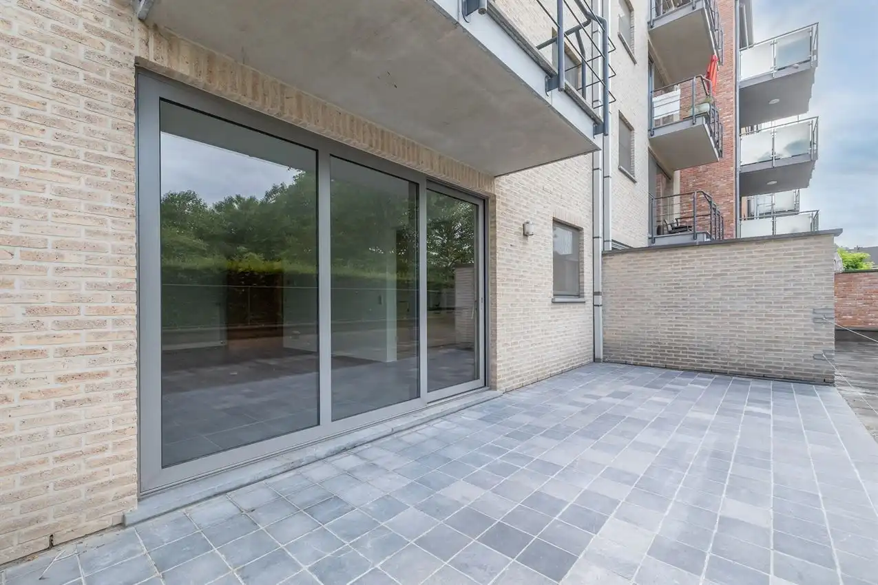 Gelijkvloers appartement met 2 slpk., terras en garagebox foto 8