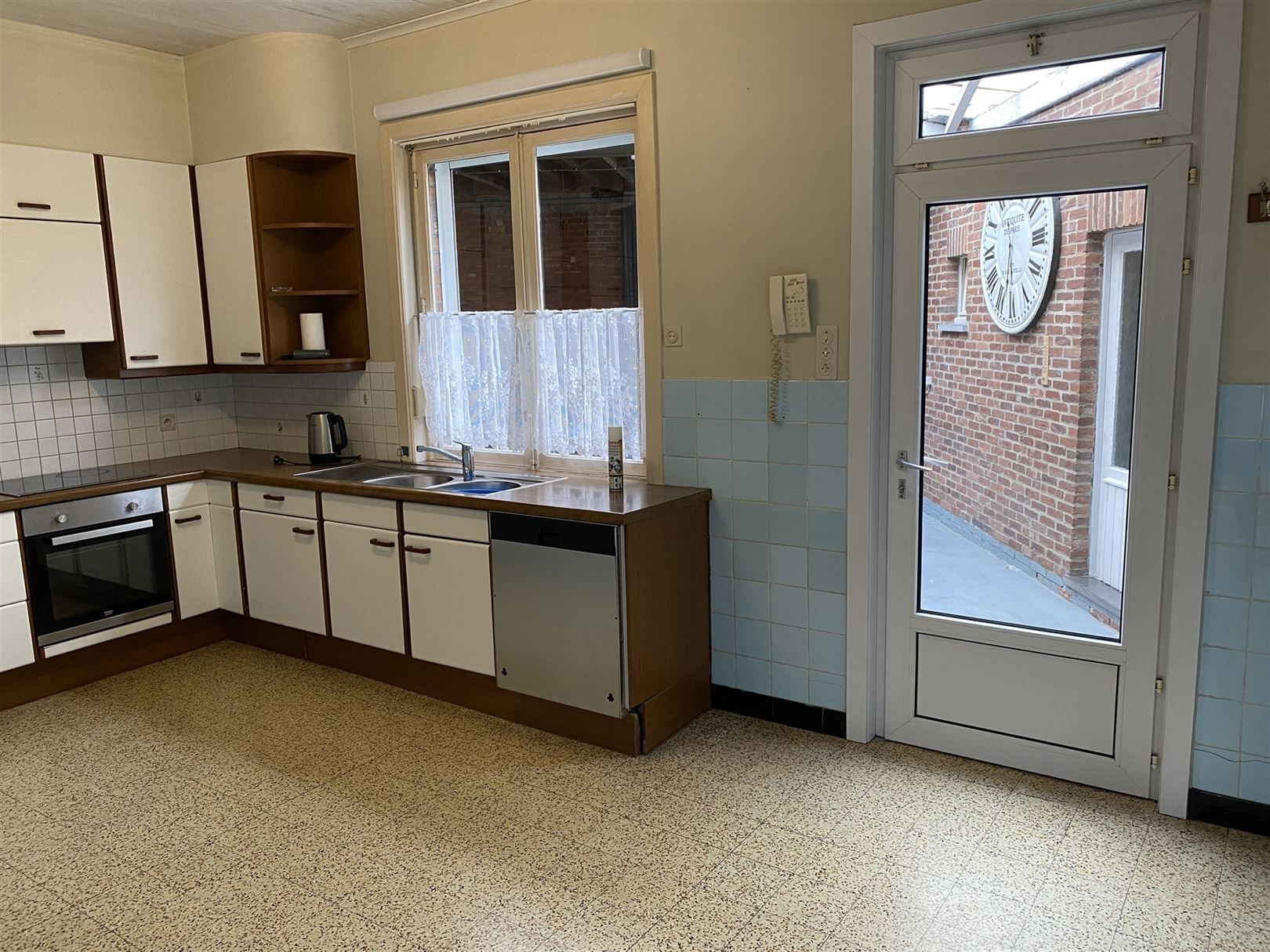 Ruime woning met garage en opslagruimte. foto 7