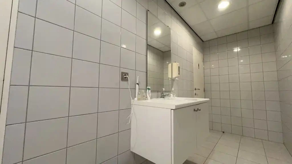 Gelijkvloers kantoor te huur op zichtlocatie langs N9 in Melle foto 17