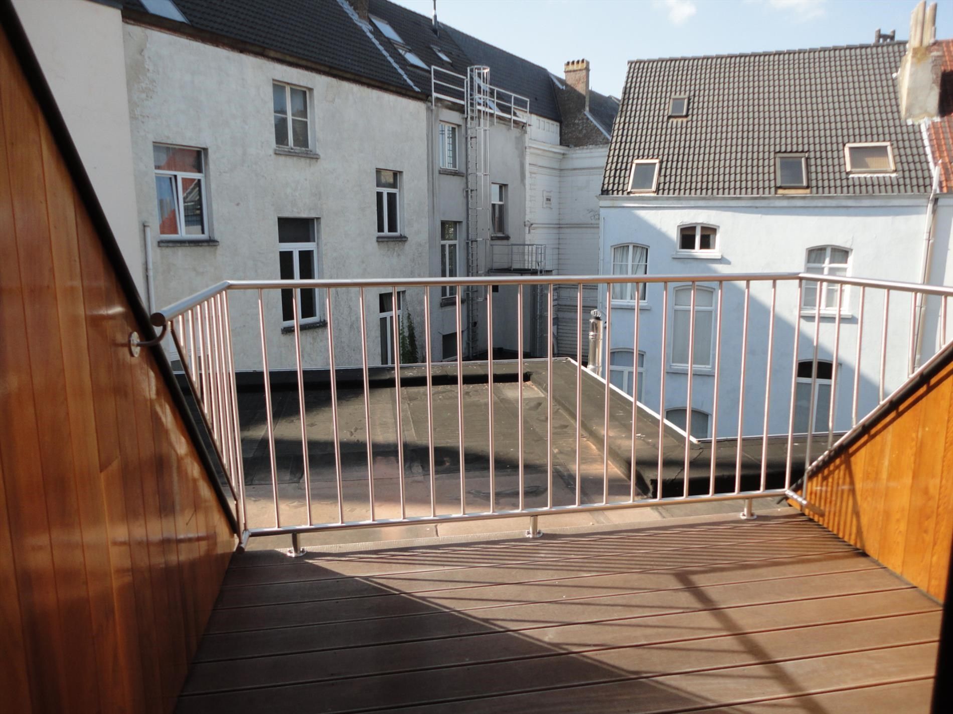 Volledig vernieuwd dakappartement met terras aan de Zuid in Gent foto 8