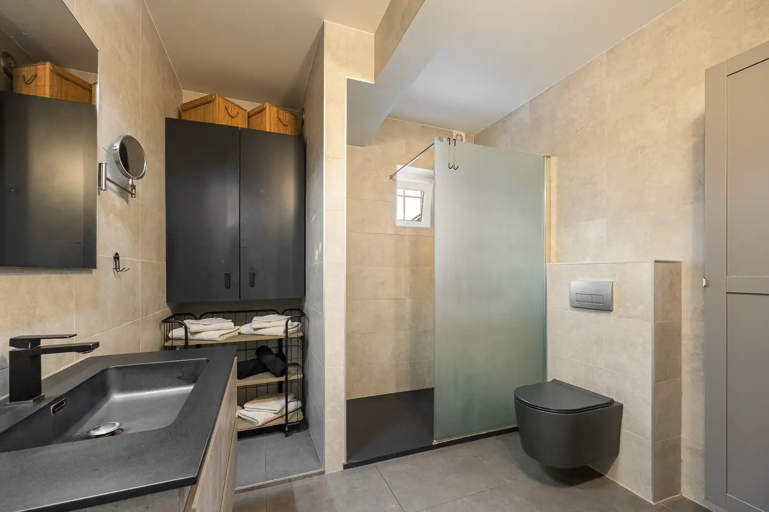Royaal wonen in Borsbeek - 185 m² appartement met zonnig terras foto {{pictureIndex}}