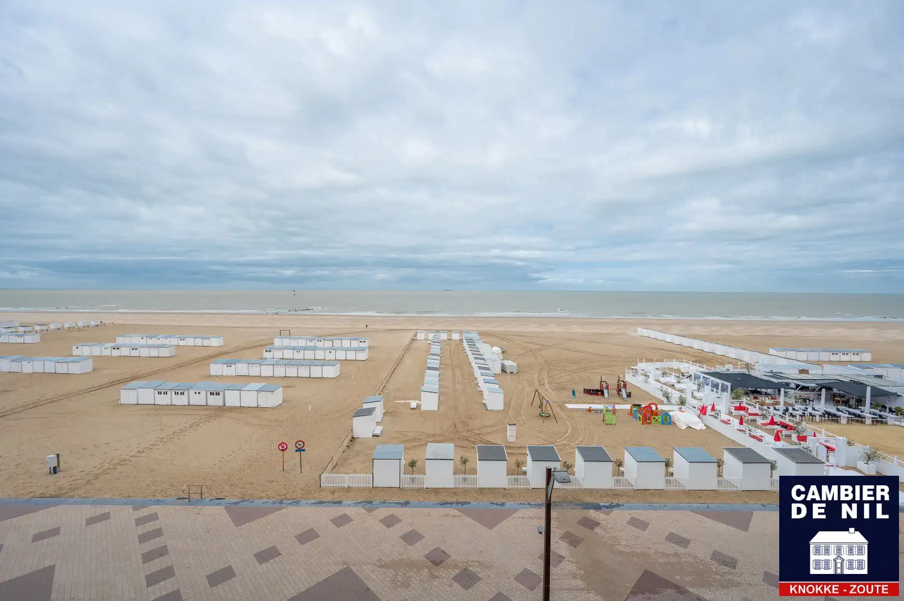 Gemeubeld appartement met frontaal zeezicht foto 5