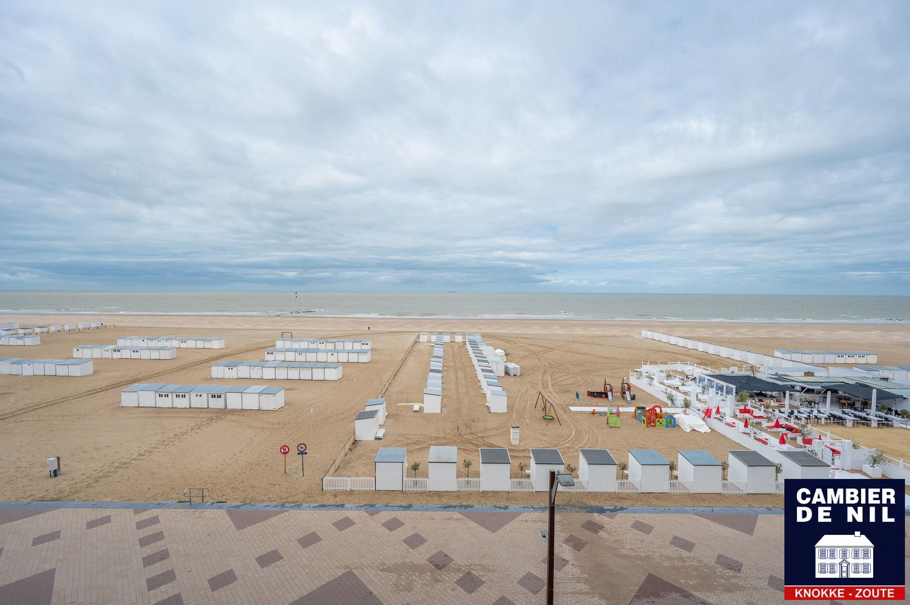 Gemeubeld appartement met frontaal zeezicht foto 5