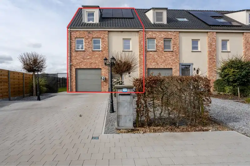 Energiezuinige halfopen woning met 3 slaapkamers. foto {{pictureIndex}}