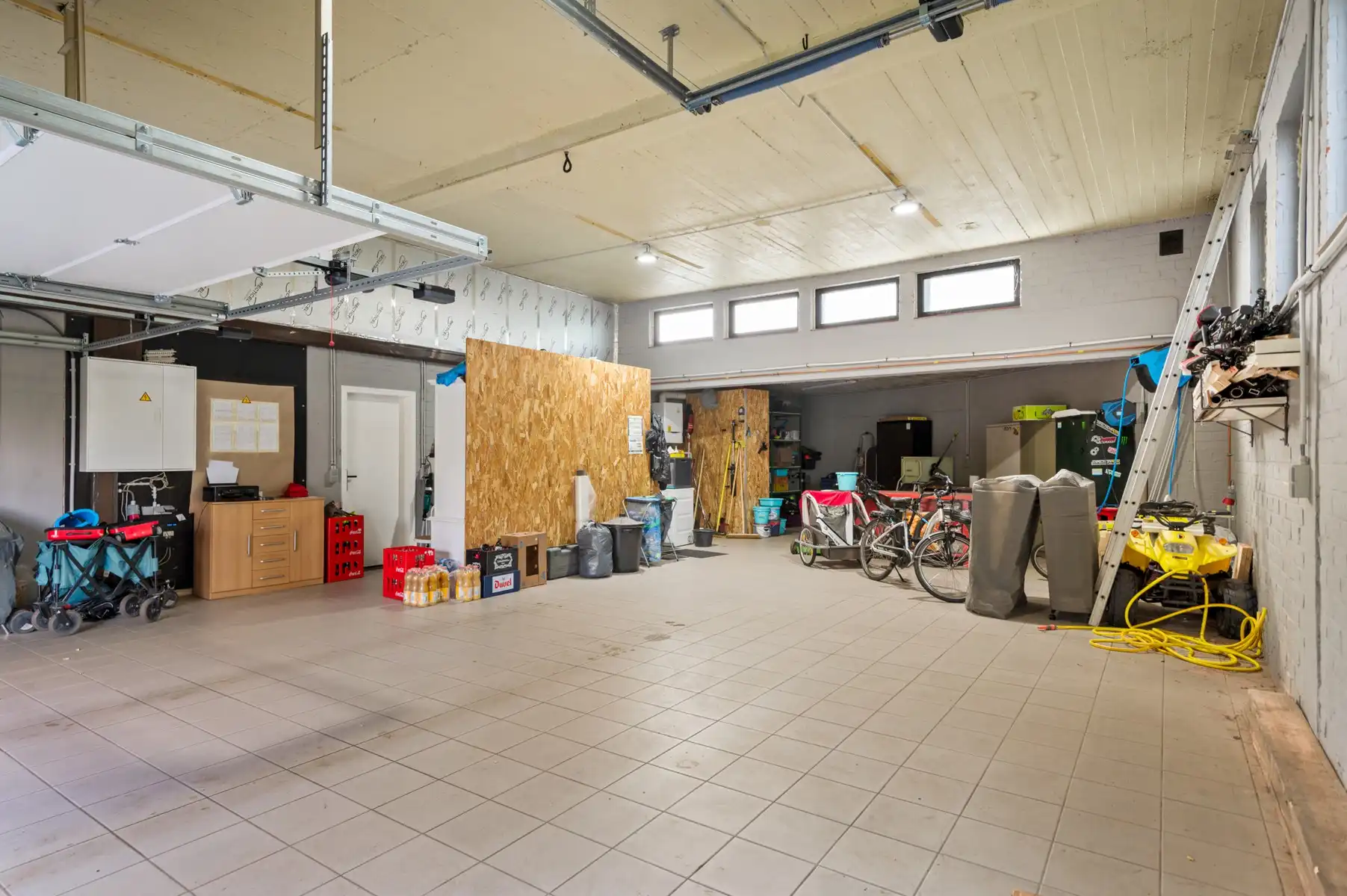 Veelzijdige villa met garage/magazijn van ca. 101 m foto 4