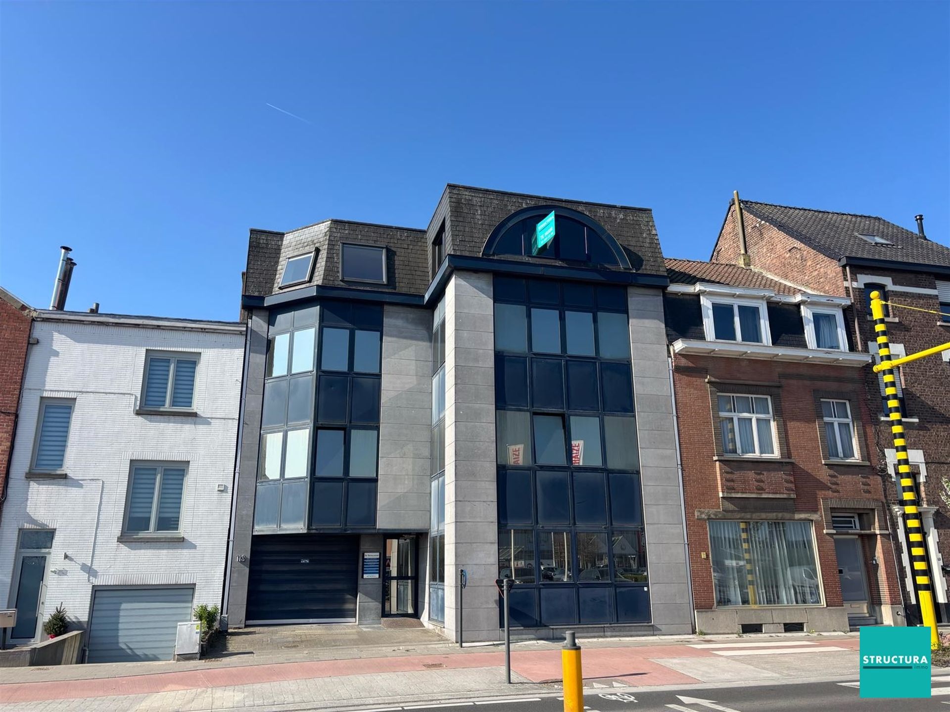 Volledig gerenoveerd loft-appartement in het centrum! foto {{pictureIndex}}