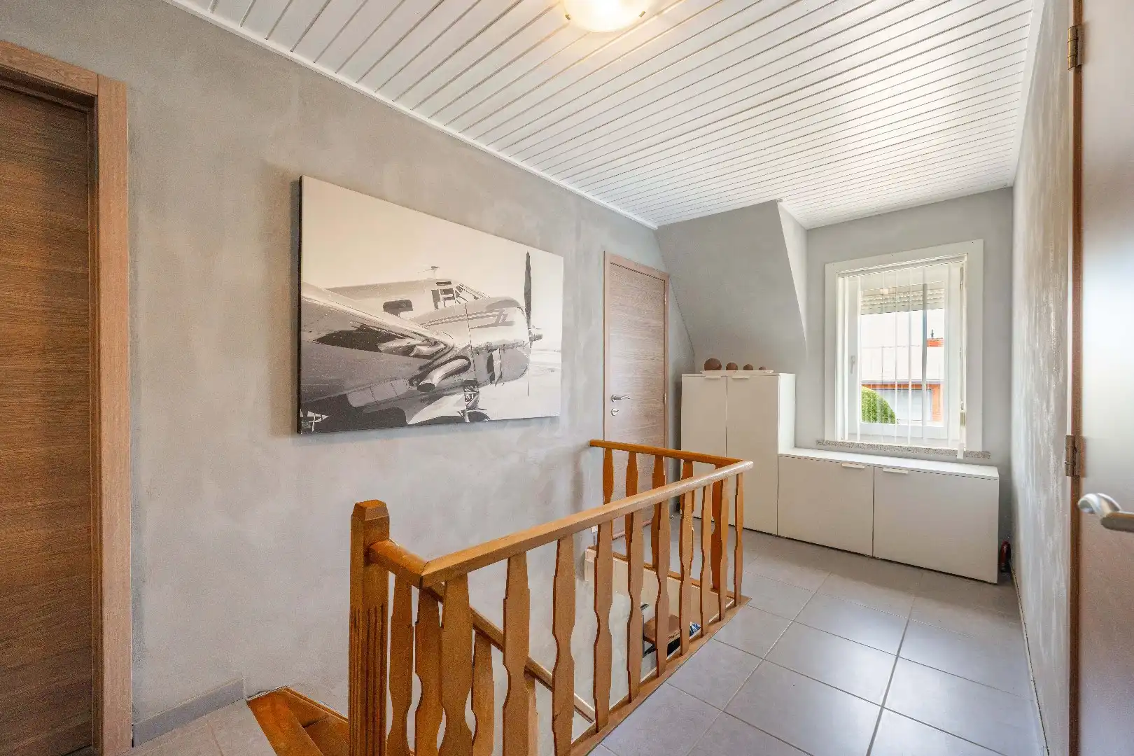 VERRASSEND RUIME, INSTAPKLARE WONING MET 2 GARAGES TE PITTEM foto 13