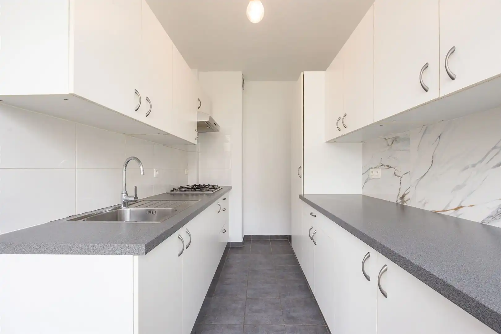 Opgefrist 2-slaapkamer appartement foto 6