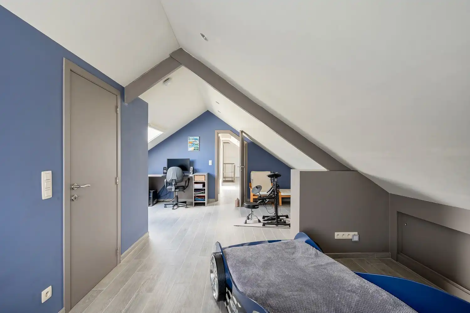 Instapklare open bebouwing op een ruim perceel van 1.185 m², landelijk gelegen met een prachtig vrij uitzicht aan de achterzijde. foto 27
