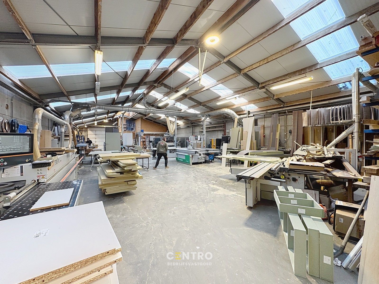 Instapklaar BEDRIJFSPAND met geïntegreerde KANTOREN op ambachtelijke zone "Blauwe Toren" te 8000 Brugge foto 4